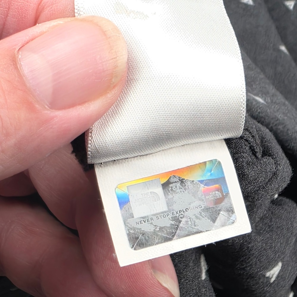 The North Face Mens XL Short Sleeve Button Up Shirt Gray Triangle tent print - Picture 8 of 9